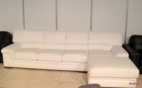 Бял ъглов диван с лежанка